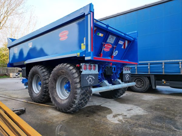 blue 20 ton dump trailer